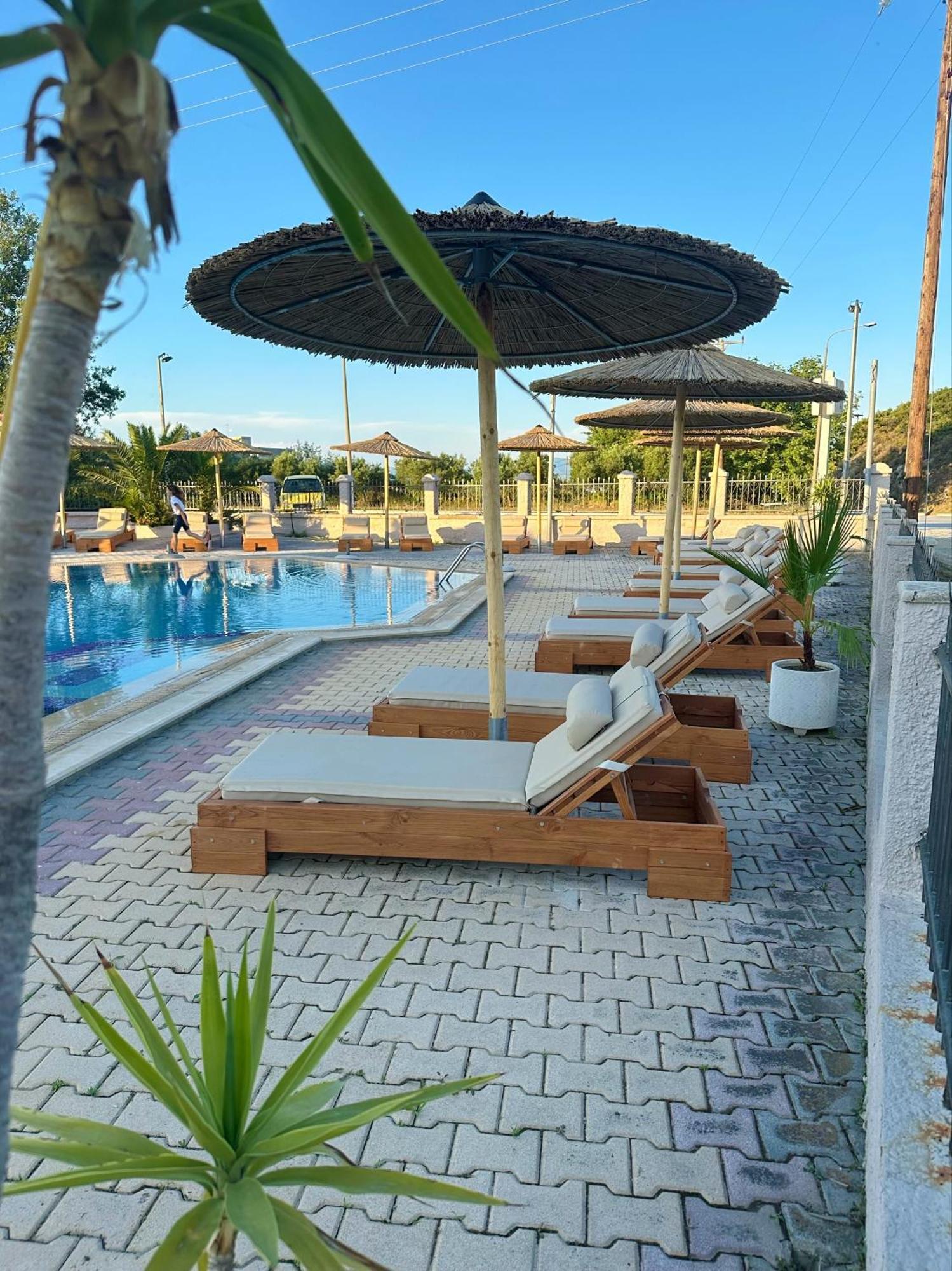 Hotel Palmera Sarti Exterior foto